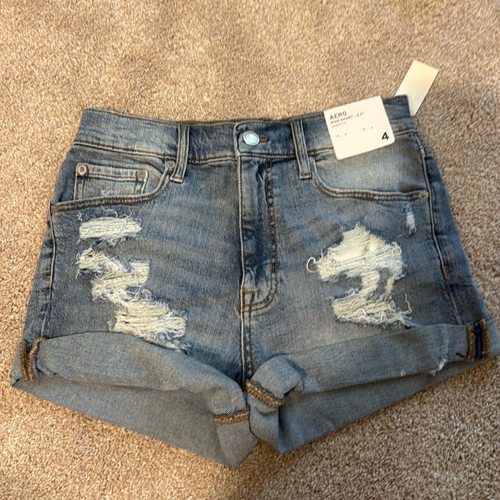 Women’s size 4 stretchy mom jean short